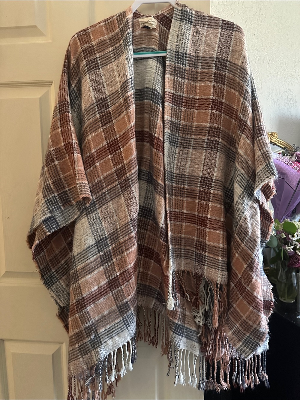 Universal Thread Plaid Fringe Open-Front Cape in Brown & Cream
